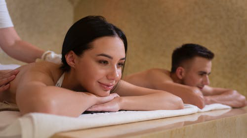 What are the Advantages of Getting a Couples Massage?